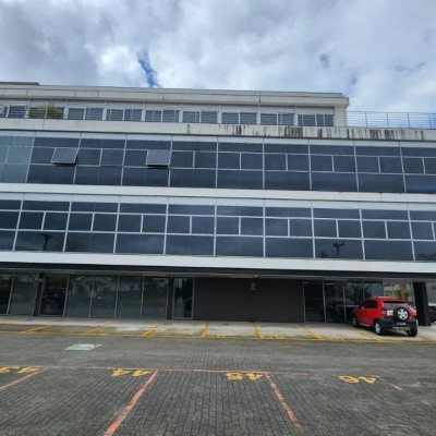 Sala com 100m², 4 garagens, no bairro Saco Grande em Florianópolis