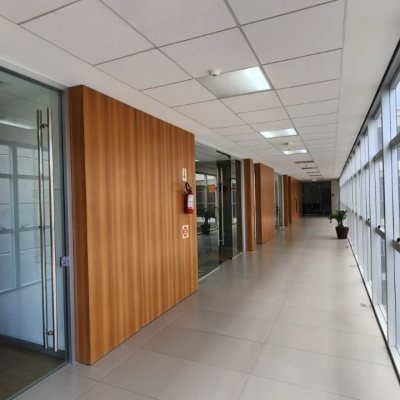 Sala com 100m², 4 garagens, no bairro Saco Grande em Florianópolis