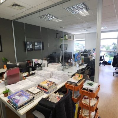 Sala com 100m², 4 garagens, no bairro Saco Grande em Florianópolis