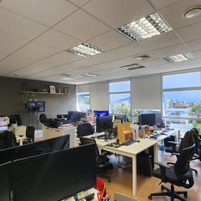 Sala com 100m², 4 garagens, no bairro Saco Grande em Florianópolis