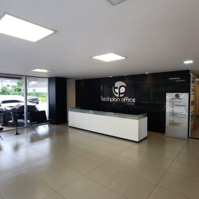 Sala com 100m², 4 garagens, no bairro Saco Grande em Florianópolis