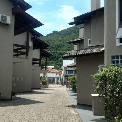 Casa Residencial/Comercial com 1400m², no bairro Lagoa Da Conceição em Florianópolis