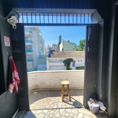 Casa Residencial com 121m², 5 quartos, 1 garagem, no bairro Centro em Florianópolis