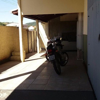 Galpao/Deposito com 1270m², 6 garagens, no bairro Serraria em São José