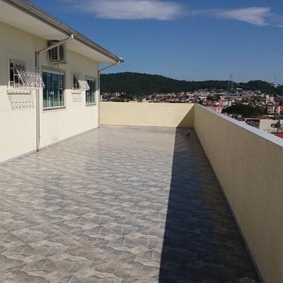 Galpao/Deposito com 1270m², 6 garagens, no bairro Serraria em São José