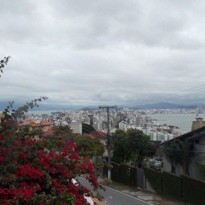 Casa Residencial com 414m², 3 quartos, 1 suíte, 4 garagens, no bairro Centro em Florianópolis