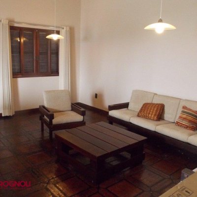 Casa Residencial com 414m², 3 quartos, 1 suíte, 4 garagens, no bairro Centro em Florianópolis