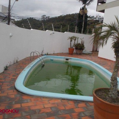 Casa Residencial com 414m², 3 quartos, 1 suíte, 4 garagens, no bairro Centro em Florianópolis