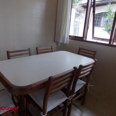 Casa Residencial com 414m², 3 quartos, 1 suíte, 4 garagens, no bairro Centro em Florianópolis