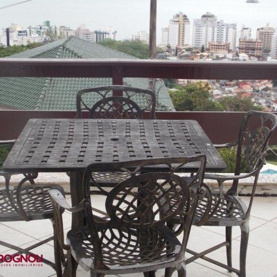 Casa Residencial com 414m², 3 quartos, 1 suíte, 4 garagens, no bairro Centro em Florianópolis