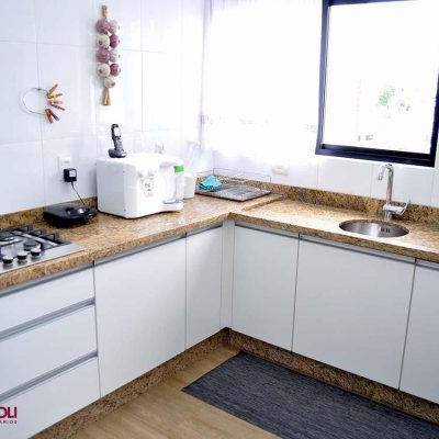 Apartamentos com 200m², 3 quartos (sendo 3 suítes), 3 garagens, no bairro Balneário em Florianópolis