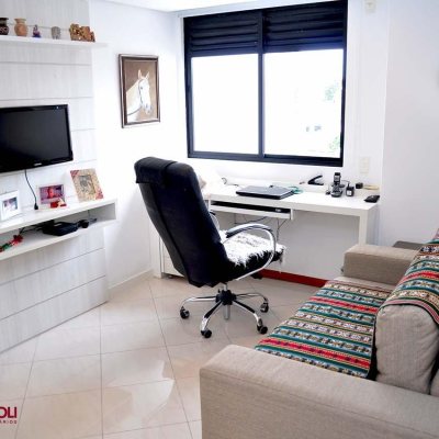Apartamentos com 200m², 3 quartos (sendo 3 suítes), 3 garagens, no bairro Balneário em Florianópolis