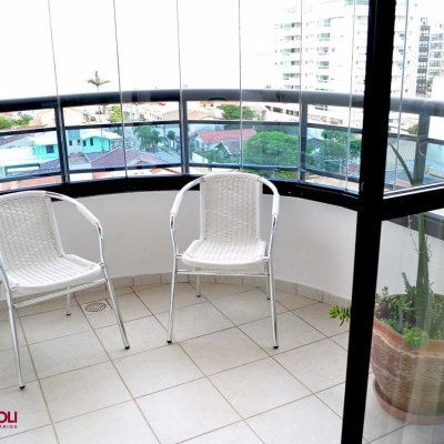 Apartamentos com 200m², 3 quartos (sendo 3 suítes), 3 garagens, no bairro Balneário em Florianópolis