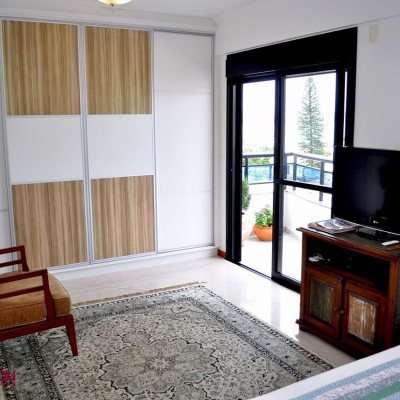 Apartamentos com 200m², 3 quartos (sendo 3 suítes), 3 garagens, no bairro Balneário em Florianópolis
