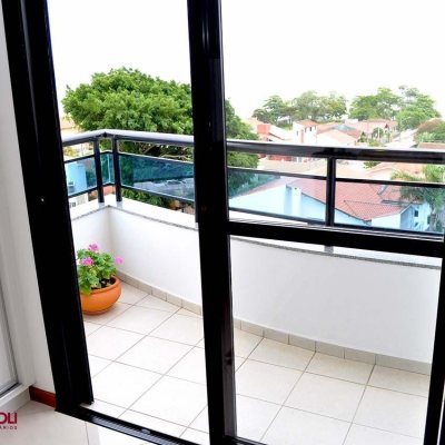 Apartamentos com 200m², 3 quartos (sendo 3 suítes), 3 garagens, no bairro Balneário em Florianópolis