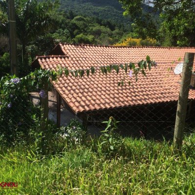 Sitio com 17763m², 3 quartos, 1 suíte, 1 garagem, no bairro Vargem Pequena em Florianópolis