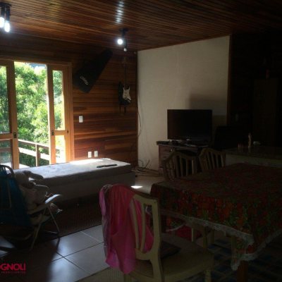 Sitio com 17763m², 3 quartos, 1 suíte, 1 garagem, no bairro Vargem Pequena em Florianópolis