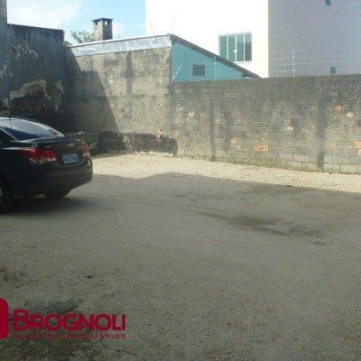 Casa Residencial com 274m², 3 quartos, 1 suíte, 10 garagens, no bairro Serraria em São José