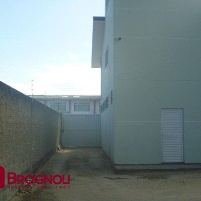 Casa Residencial com 274m², 3 quartos, 1 suíte, 10 garagens, no bairro Serraria em São José