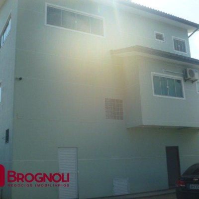 Casa Residencial com 274m², 3 quartos, 1 suíte, 10 garagens, no bairro Serraria em São José
