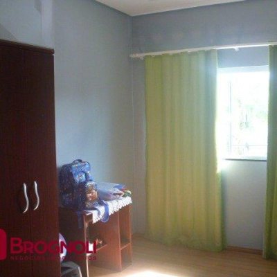 Casa Residencial com 274m², 3 quartos, 1 suíte, 10 garagens, no bairro Serraria em São José