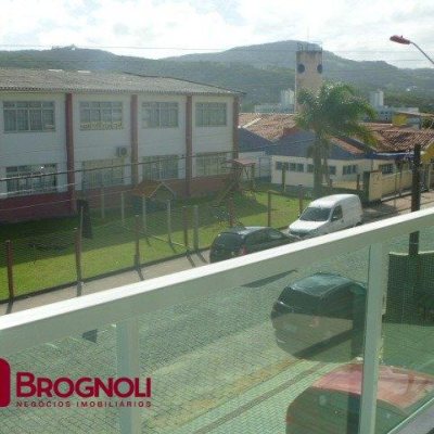 Casa Residencial com 274m², 3 quartos, 1 suíte, 10 garagens, no bairro Serraria em São José