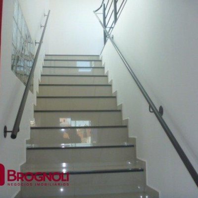 Casa Residencial com 274m², 3 quartos, 1 suíte, 10 garagens, no bairro Serraria em São José