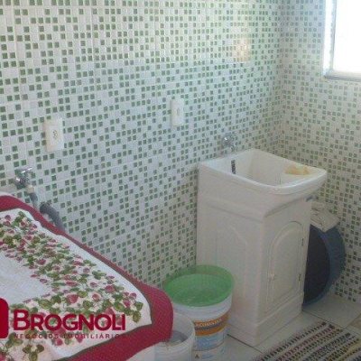 Casa Residencial com 274m², 3 quartos, 1 suíte, 10 garagens, no bairro Serraria em São José