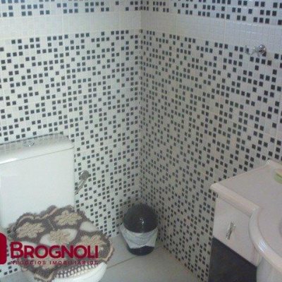 Casa Residencial com 274m², 3 quartos, 1 suíte, 10 garagens, no bairro Serraria em São José