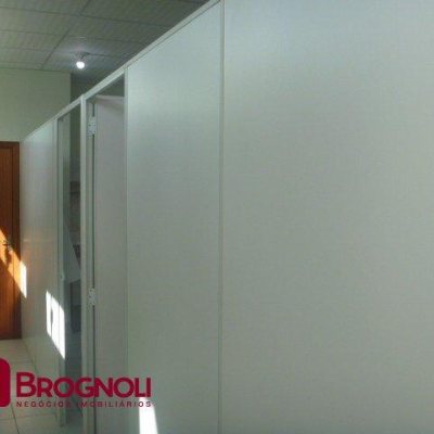 Casa Residencial com 274m², 3 quartos, 1 suíte, 10 garagens, no bairro Serraria em São José