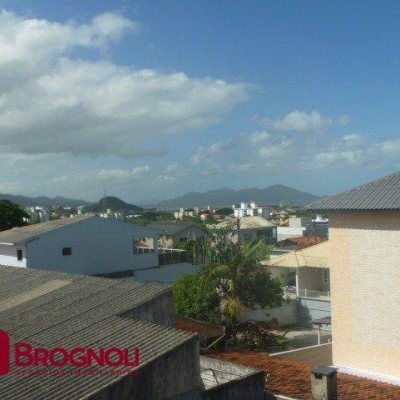 Casa Residencial com 274m², 3 quartos, 1 suíte, 10 garagens, no bairro Serraria em São José