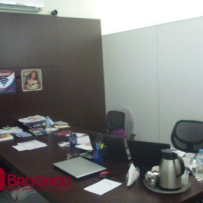 Casa Residencial com 274m², 3 quartos, 1 suíte, 10 garagens, no bairro Serraria em São José