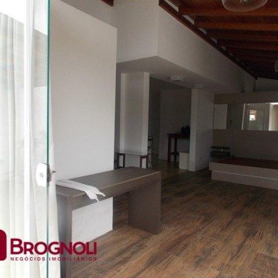 Cobertura com 163m², 3 quartos (sendo 1 suíte), 2 garagens, no bairro Carvoeira em Florianópolis