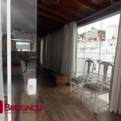 Cobertura com 163m², 3 quartos (sendo 1 suíte), 2 garagens, no bairro Carvoeira em Florianópolis