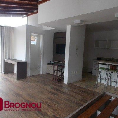 Cobertura com 163m², 3 quartos (sendo 1 suíte), 2 garagens, no bairro Carvoeira em Florianópolis