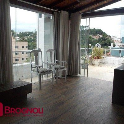 Cobertura com 163m², 3 quartos (sendo 1 suíte), 2 garagens, no bairro Carvoeira em Florianópolis