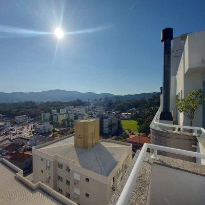 Cobertura com 111m², 2 quartos, 1 suíte, 2 garagens, no bairro Córrego Grande em Florianópolis