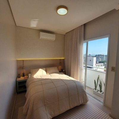 Cobertura com 111m², 2 quartos, 1 suíte, 2 garagens, no bairro Córrego Grande em Florianópolis