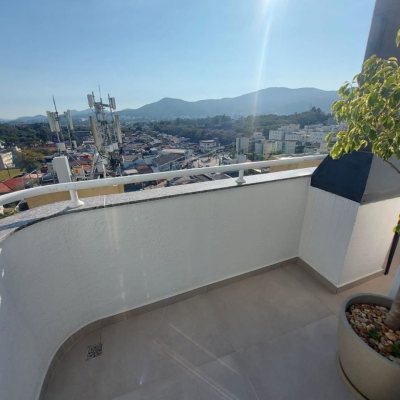 Cobertura com 111m², 2 quartos, 1 suíte, 2 garagens, no bairro Córrego Grande em Florianópolis