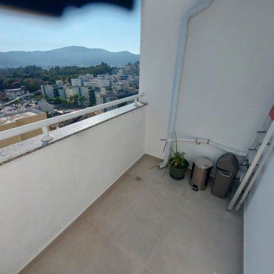 Cobertura com 111m², 2 quartos, 1 suíte, 2 garagens, no bairro Córrego Grande em Florianópolis