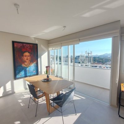 Cobertura com 111m², 2 quartos, 1 suíte, 2 garagens, no bairro Córrego Grande em Florianópolis
