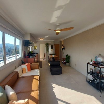 Cobertura com 111m², 2 quartos, 1 suíte, 2 garagens, no bairro Córrego Grande em Florianópolis