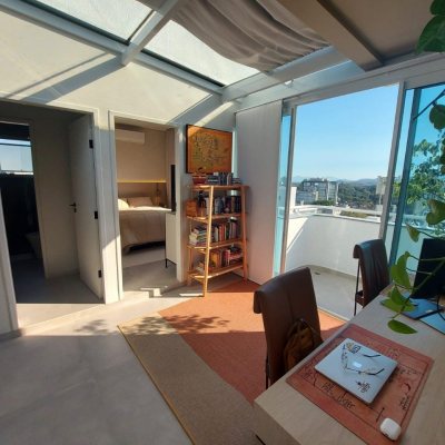 Cobertura com 111m², 2 quartos, 1 suíte, 2 garagens, no bairro Córrego Grande em Florianópolis