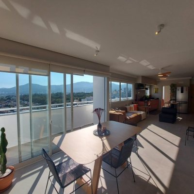 Cobertura com 111m², 2 quartos, 1 suíte, 2 garagens, no bairro Córrego Grande em Florianópolis