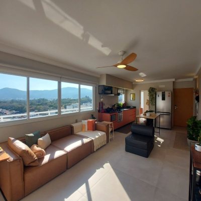 Cobertura com 111m², 2 quartos, 1 suíte, 2 garagens, no bairro Córrego Grande em Florianópolis