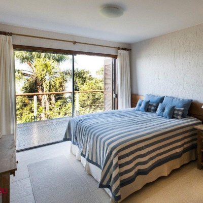 Casa em Condomínio com 517m², 5 quartos, 2 suítes, no bairro Armação Piedade em Governador Celso Ramos