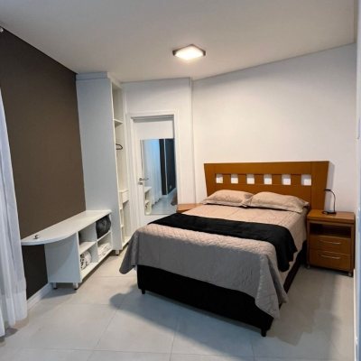 Apartamentos com 38m², 1 quarto, 1 garagem, no bairro Centro em Florianópolis