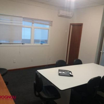 Predio com 1024m², 14 garagens, no bairro Itacorubi em Florianópolis