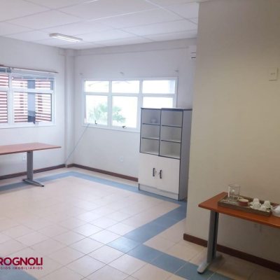 Predio com 1024m², 14 garagens, no bairro Itacorubi em Florianópolis