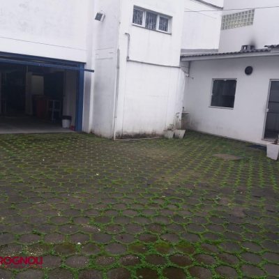 Predio com 1024m², 14 garagens, no bairro Itacorubi em Florianópolis